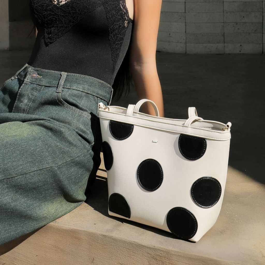 SHU COCO DOTS TOTE กระเป๋าสะพาย
