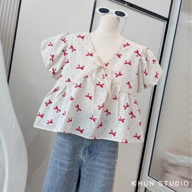 BSHOP05 เสื้อครอปคอวีแขนฟักทอง ลายน่าร้าก ดีเทลแต่งกุ๊นจับจีบพรางหุ่นผูกโบว์ 2สี