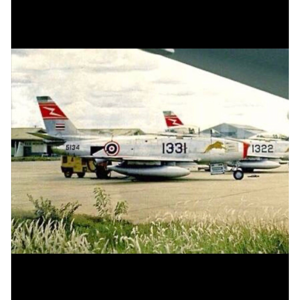 โมเดล เครื่องบินจำลอง เครื่องบินรบ ไทย F-86F  Sabre ทอ.ไทย ขนาด 1/144 ยาวประมาณ 8 ซม. ทำจากพลาสติก