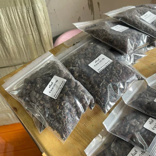 ครั่งแท้แบบก้อนและบดละเอียด ขนาด50gและ100g ใช้แทนสีผสมอาหารได้)