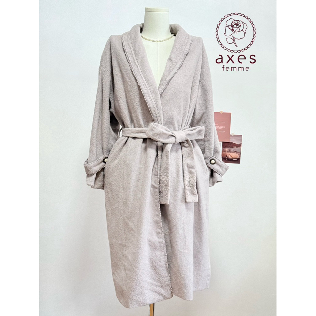 แบรนด์ axes femme สีม่วง อก 48 ยาว 40 มีกระเป๋า2 ข้าง มือสอง ป้ายญี่ปุ่น เสื้อโค้ช