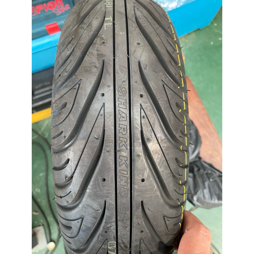 ยาง maxxis ลายฉลาม 120/70-12