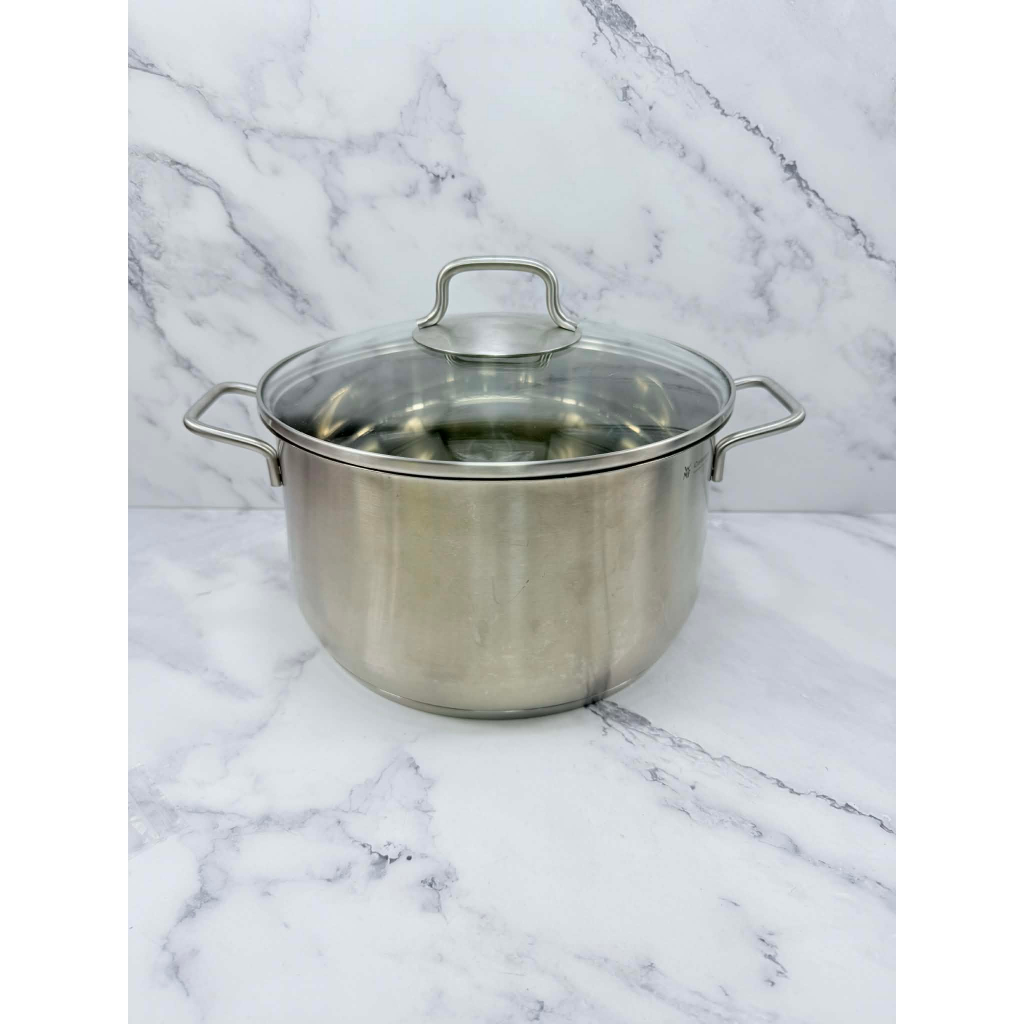 WMF หม้อสตูว์พร้อมฝาปิด ขนาด 24cm. (2110) ใหม่ไม่ผ่านการใช้งานไม่มีกล่อง