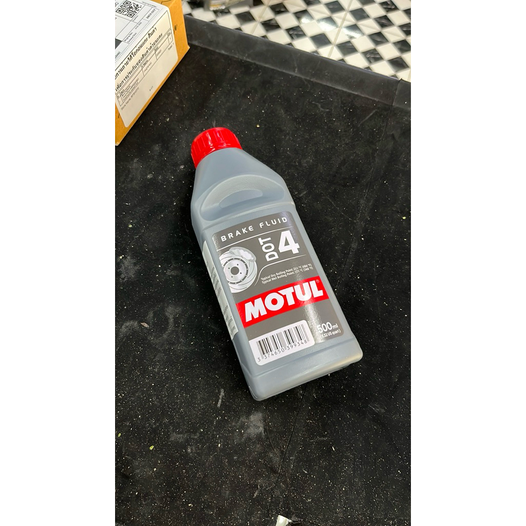 0.5 ลิตร น้ำมันเบรค Motul DOT 4 LV คุณภาพสูง