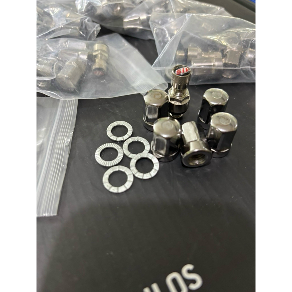 จุกลม SIP +น็อต+แหวน ยกชุดสำหรับล้อ tubbless vespa lambretta classic เกียร์มือ