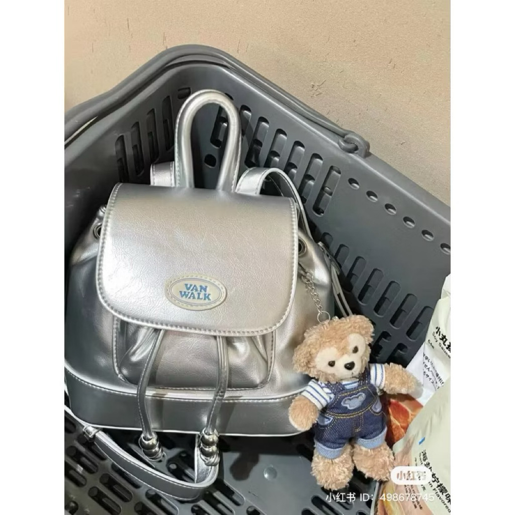 Vanwalk mini backpack ส่งต่อไม่มีตำหนิ สีเงิน