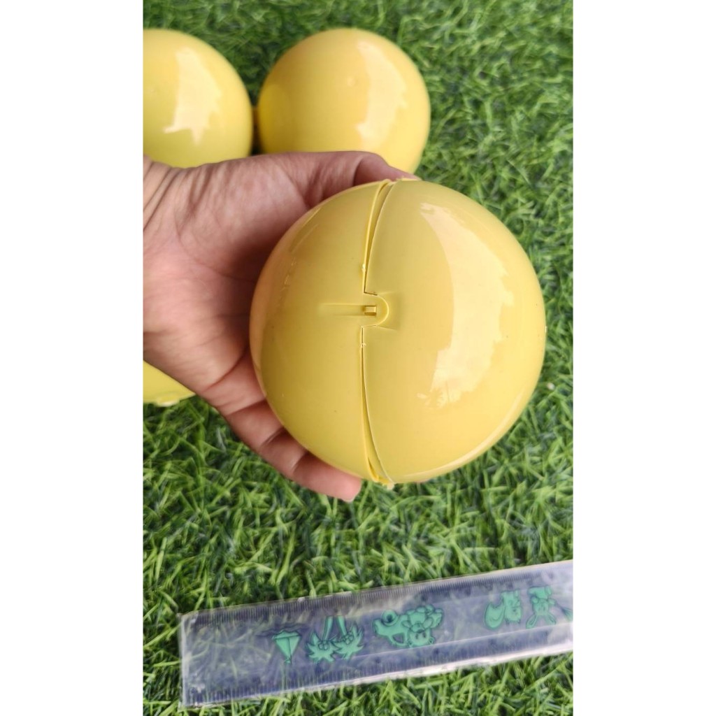 ไข่กาชาปอง ไข่จับฉลาก สีเหลือง แบบมีหูล็อค ทำจากพลาสติก ขนาด 10 ซม. ราคาต่อชุด 10 ลูก/ 30 ลูก/ 40 ลูก/ 50 ลูก