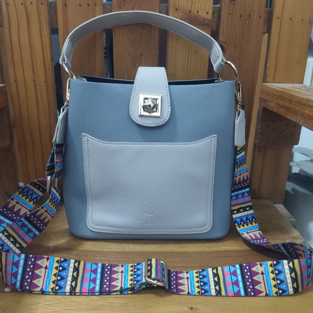 กระเป๋าแบรนด์ D. kelly