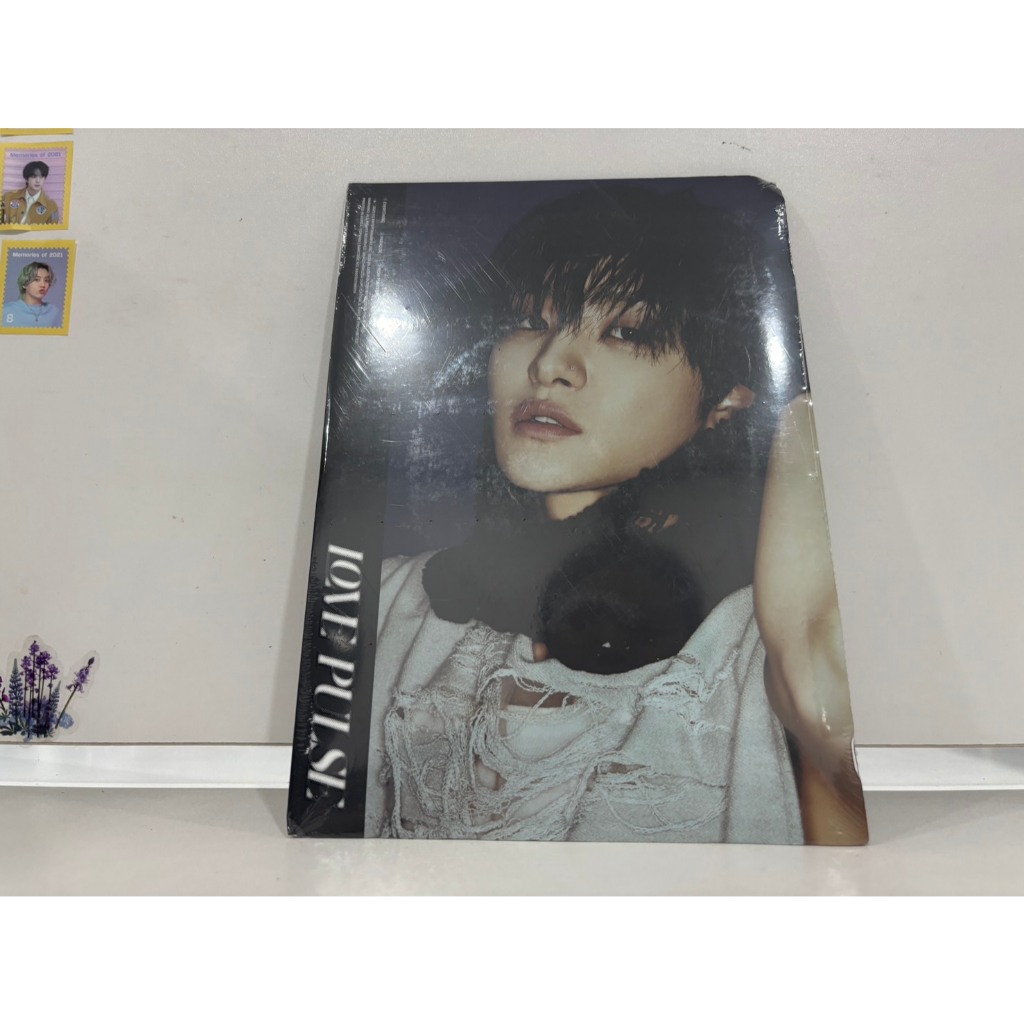 1 CD MUSIC  ซีดีเพลงเกาหลี   TREASURE 3rd MINI ALBUM [LOVE PULSE] (SPORTY VER./JIHOON)   (R2E28)