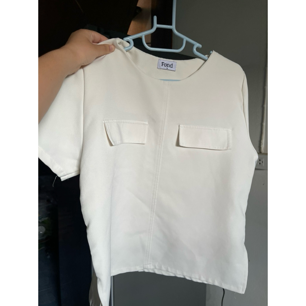 Fond เสื้อแขนสั้นสีขาว