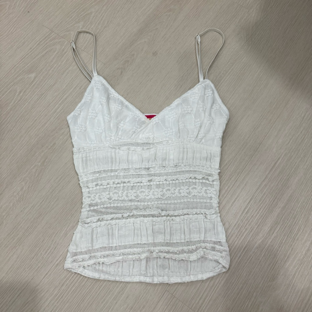 ส่งต่อ สายเดี่ยวลายลูกไม้ แบรนด์ Flore.apparels