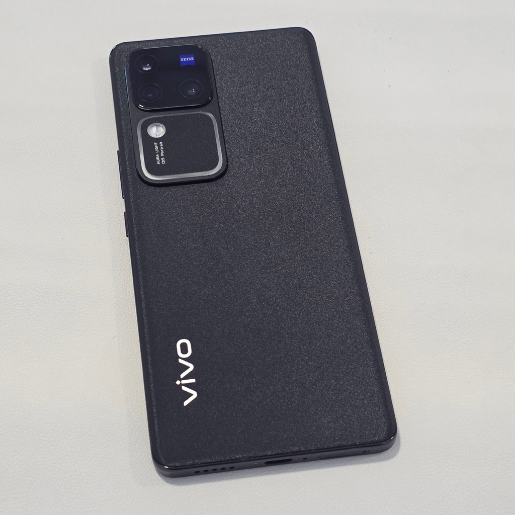 V30 Pro ศูนย์ไทย [มือสอง] RAM 12 / ROM 512GB สภาพสวย [ประกันร้าน 15 วัน]