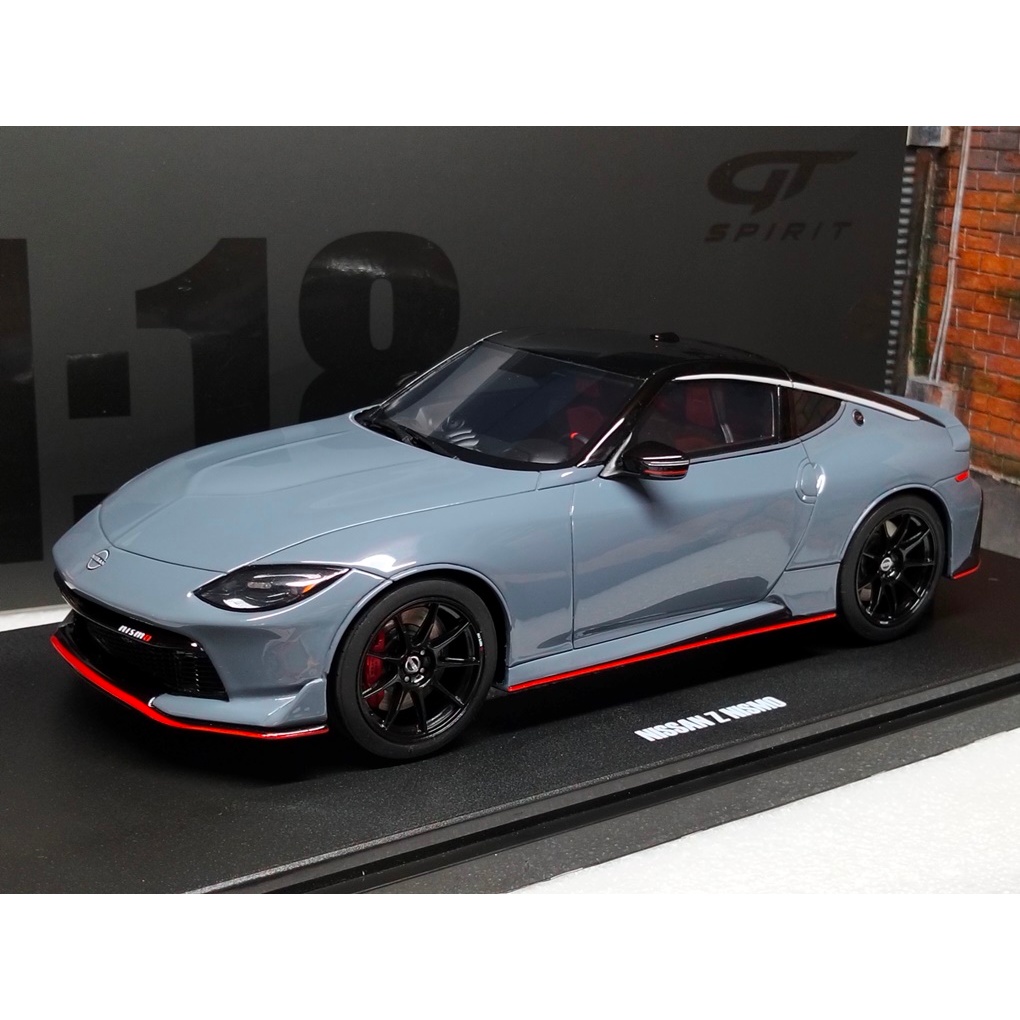 โมเดลรถNissan400z 1/18 โมเดลรถ Nissan Fairlady 400Z Z35 Nismo Grey GT SPIRIT GT484 Model car scale 1