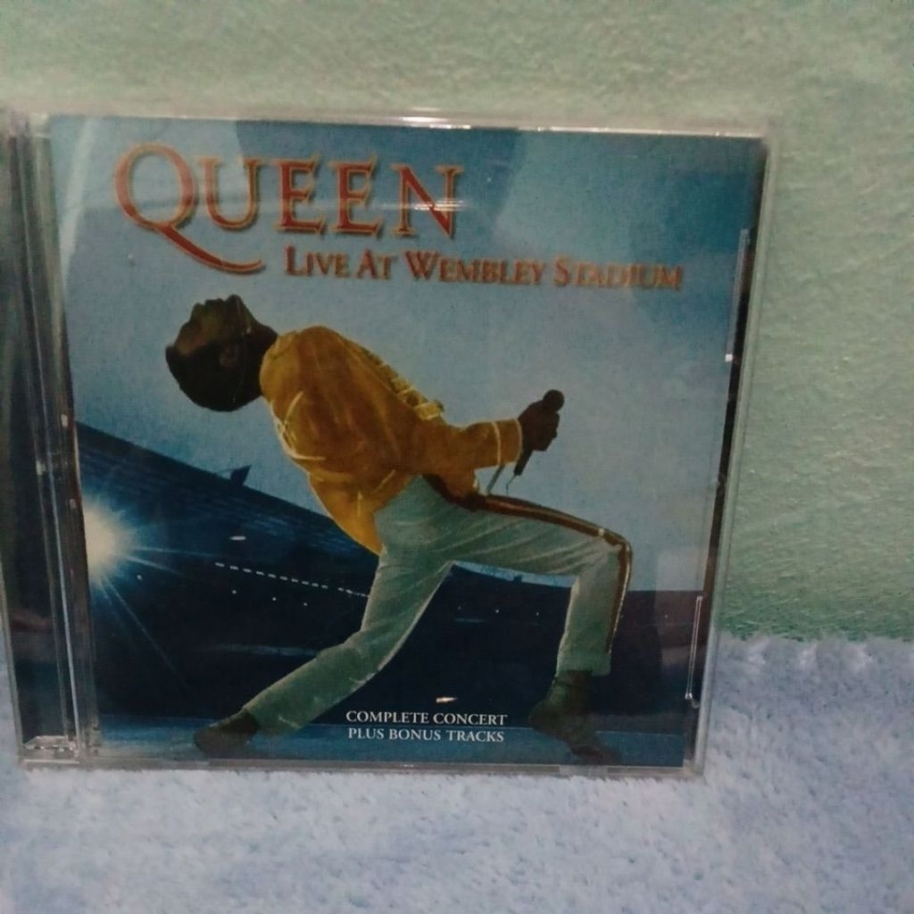 CD Queen Live At Wembley Stadium
