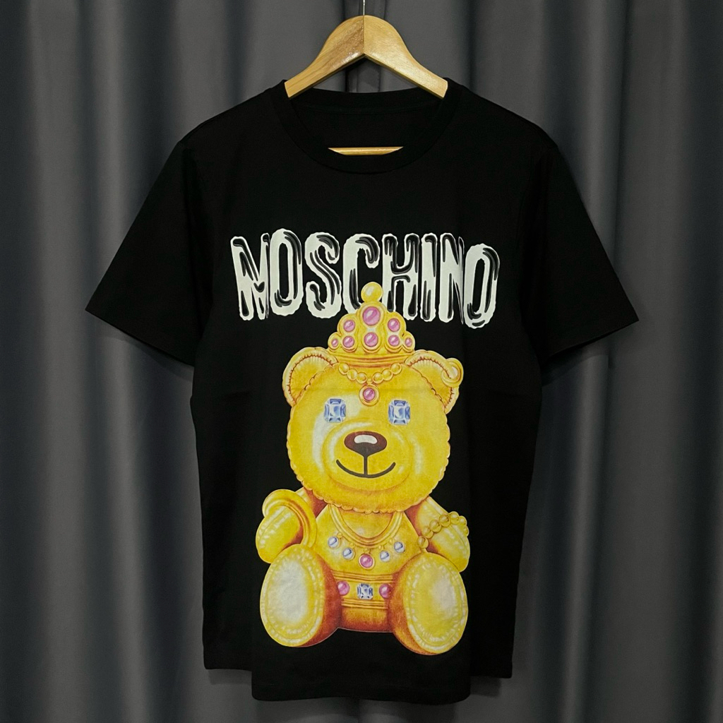 เสื้อยืด Moschino  .