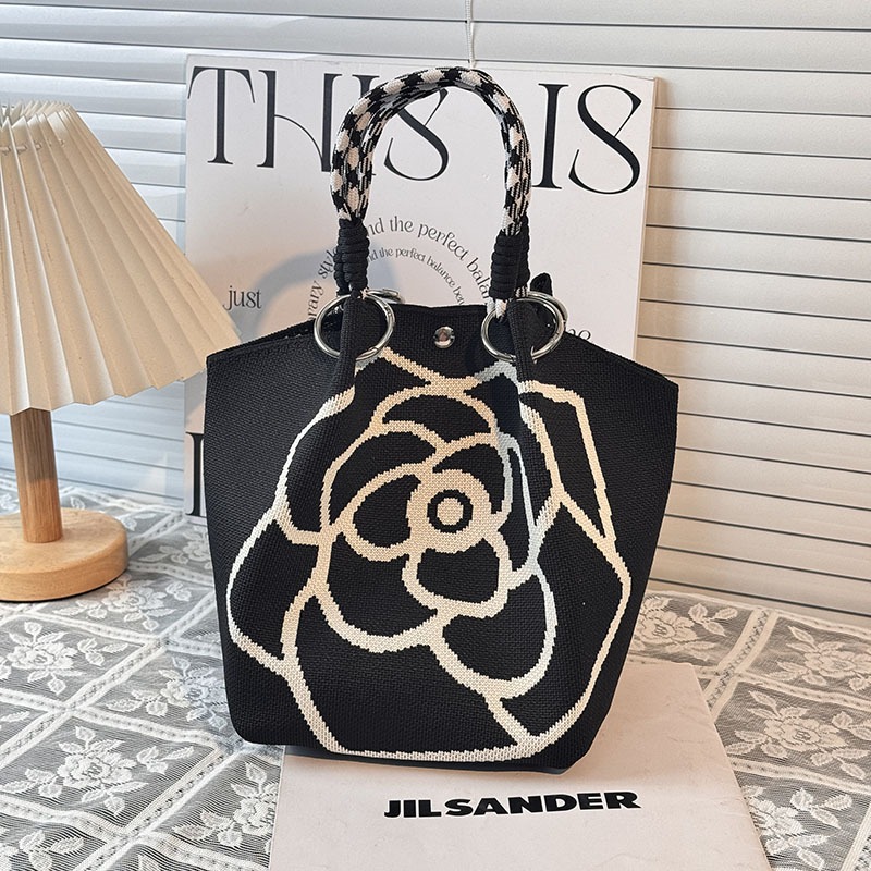 กระเป๋าถือถักลายดอกคามิเลียCamellia flower knitted handbag รูปที่ 3