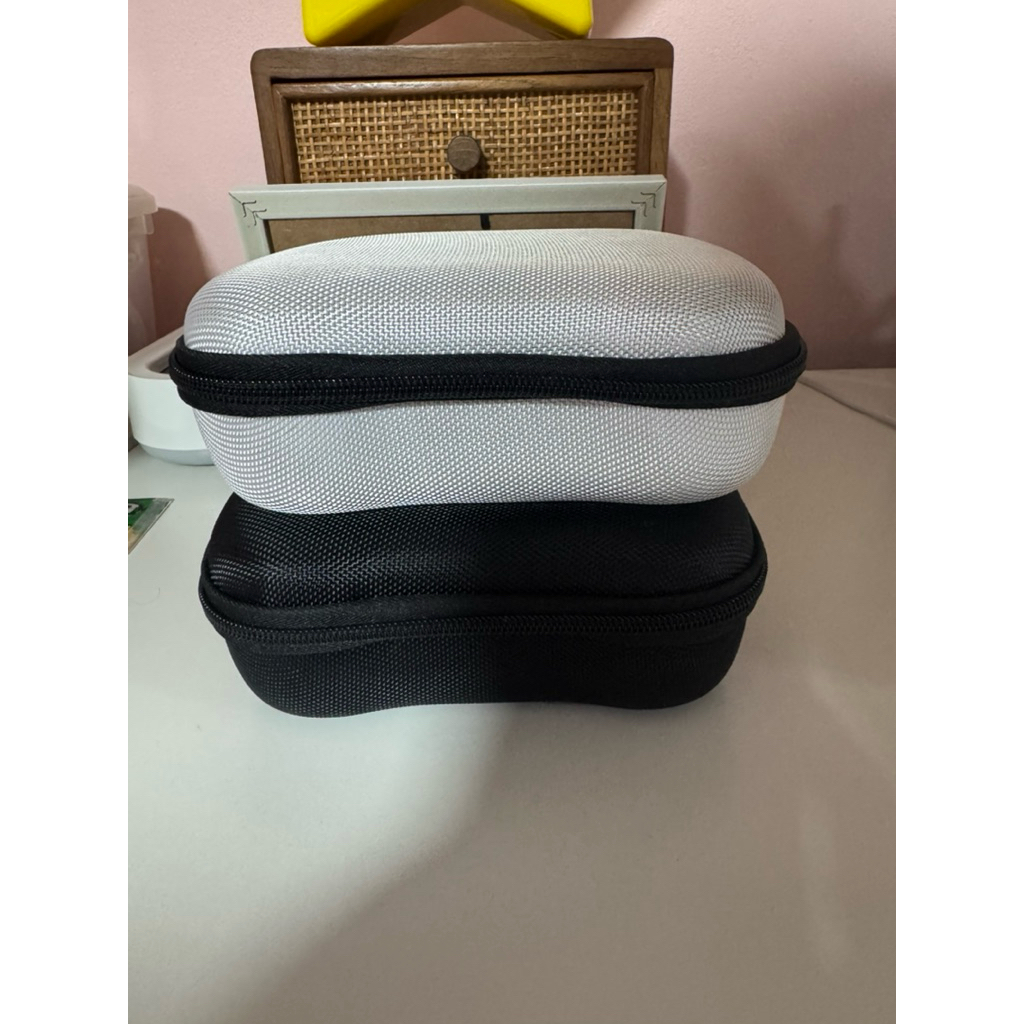 กระเป๋าใส่จอย ขายเหมา 2 ใบค่ะ ซื้อมาใส่จอย nsw pro ใช้ไป 1 ครั้ง ใหม่มาก