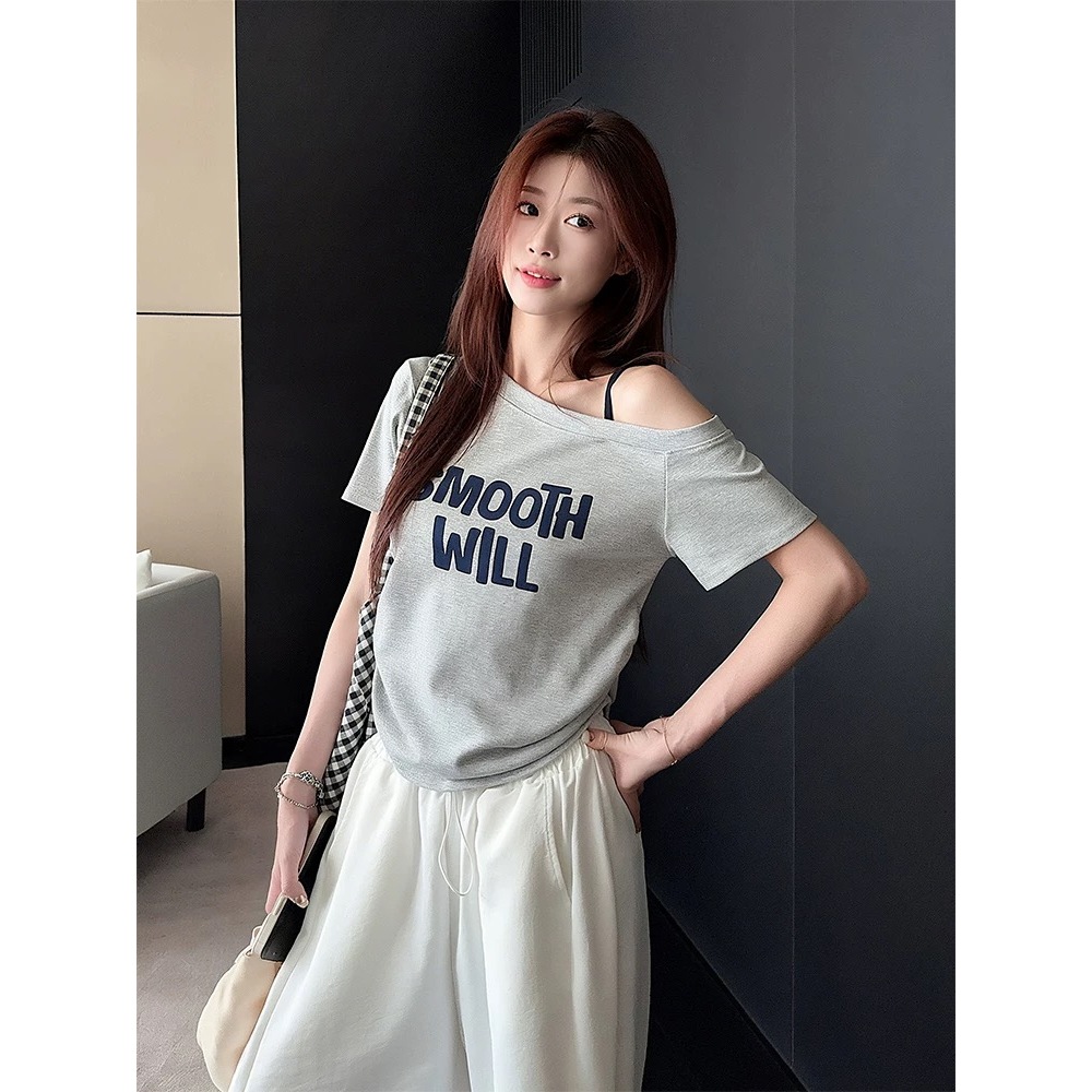 เสื้อยืดแขนสั้นสายเดี่ยวเปิดไหล่สำหรับผู้หญิง สไตล์ฤดูร้อน เซ็กซี่ สไตล์เกาหลีเก๋ไก๋ ดีไซน์ไม่ซ้ำใคร