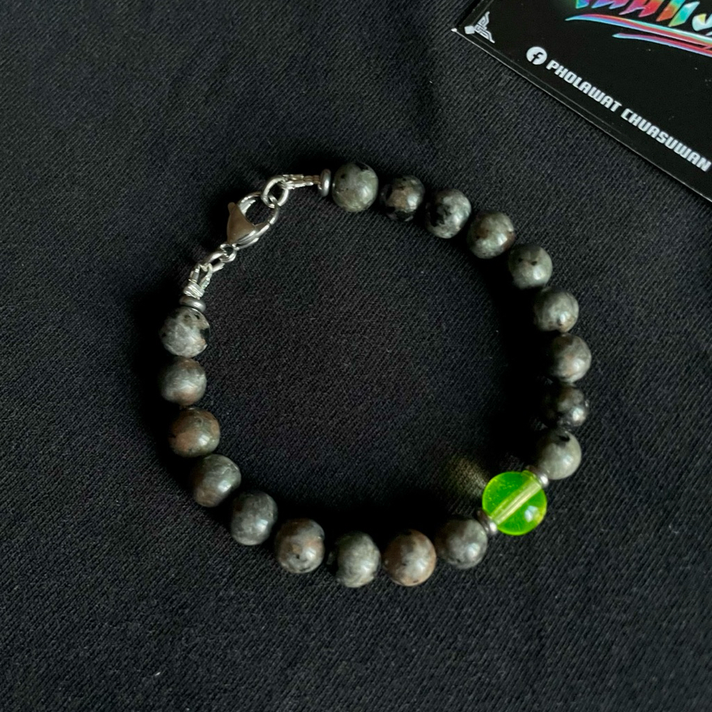 “EMBER” สร้อยข้อมือ หินยูเพอร์ไลท์และแก้วยูเรเนียม- Yooperlite and Uranium glass bracelet