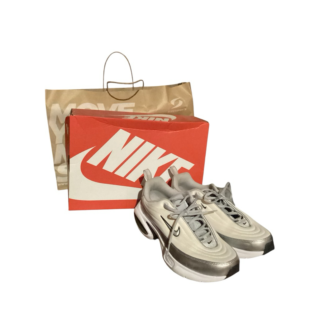 Nike air max portal se ไซซ์41 รับประกันแท้(สินค้ามือ2) Dmสอบถามเพิ่มเติมได้ค่ะ