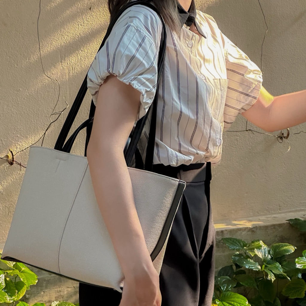 (สินค้ามือสอง) กระเป๋าจากร้าน knack bag *มีรอยกาว 1 จุดเช็ดไม่ออกน้า สภาพอื่นๆดีมากค่ะ ถ่ายจากรูปจริ