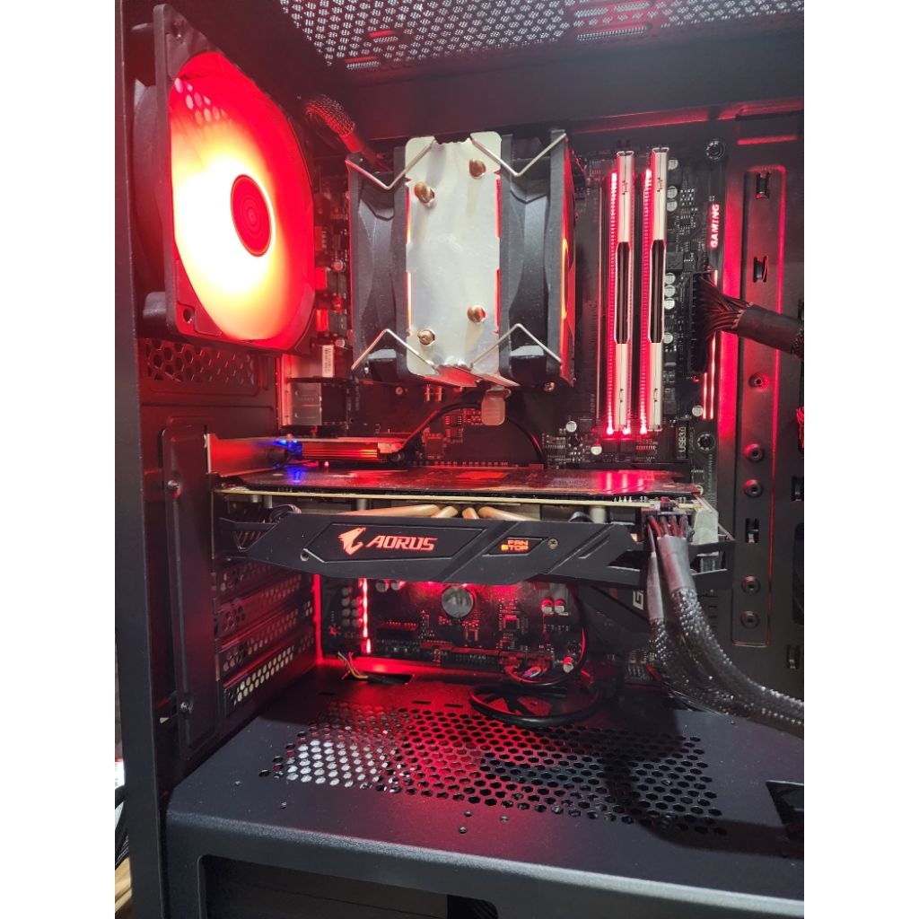 คอมเซ็ต Gigabyte AMD Ryzen 7 1700X + RX570 + RAM 32GB เก่าแต่เก๋า