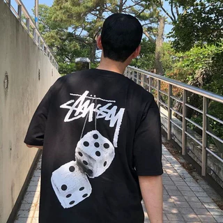 เสื้อยืดคอตตอนคุณภาพสูงสำหรับผู้ชาย เสื้อสั้นลายลูกเต๋าสไตล์ Stussy สตรีทอเมริกันหลวมๆ