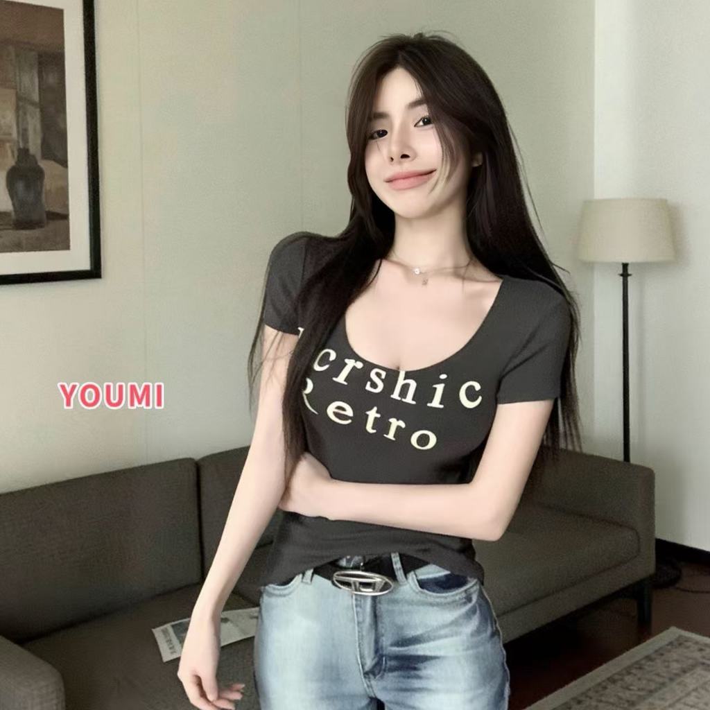 YOUMI ส่งไวจากไทย เสื้อยืดคอU สำหรับผู้หญิง ทรงตรง แขนสั้น ทรงสลิมฟิต รัดรูป เสื้อสั้น พิมพ์ลาย