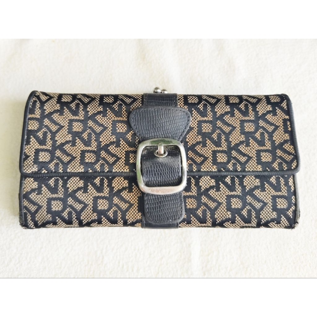 กระเป๋าสตางค์ใบยาว 3 พับ DKNY แท้ มือสอง 7x3.5"