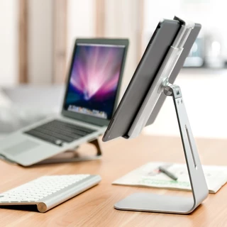 ขาตั้ง 7"-13" รุ่นใหม่ปี 2026 อลูมินั่มสีเงิน ฐานมั่นคง ปรับองศาก้มเงยได้อิสระ Universal Tablet/Mobile Phone
