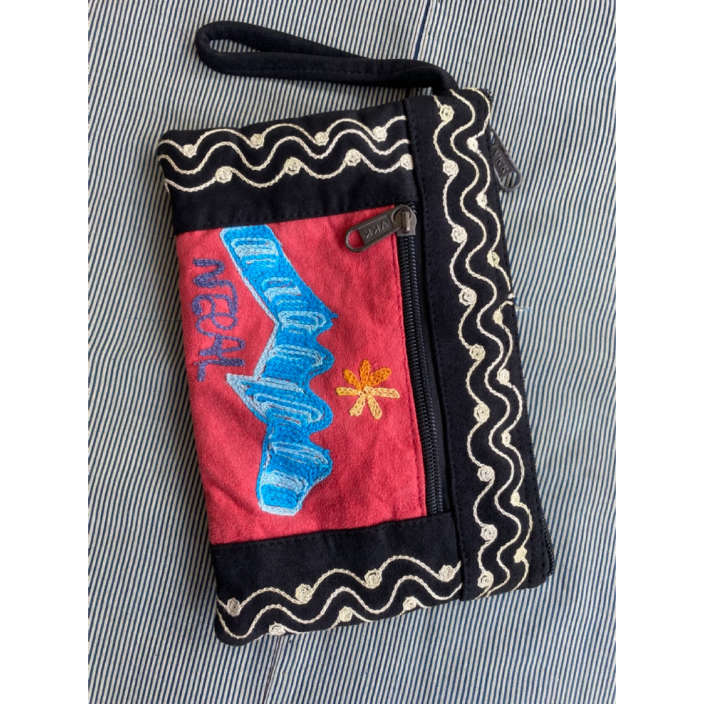 กระเป๋า Nepal embroidered clutch wallet - ของมือสอง