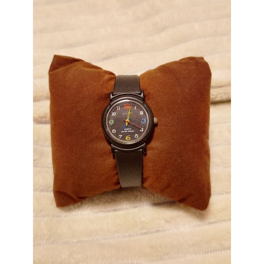 นาฬิกาข้อมือ Wilson ระบบควอตซ์ 💙💚💛❤ หน้าปัดสีดำ ตัวเลขหลากสี