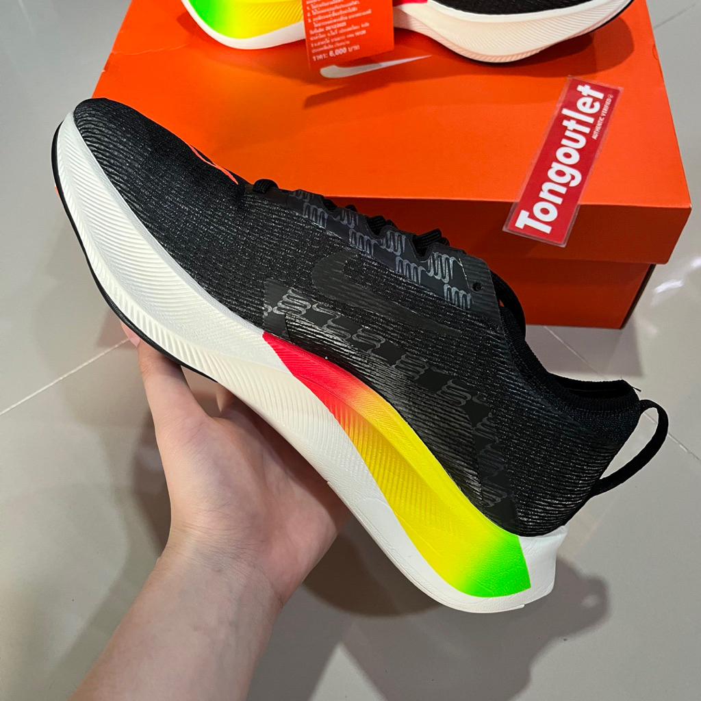 รองเท้าวิ่ง ZOOM FLY 4 “BLACK VOLT ORANGE STRIKE” ปีผลิต 2025 ของแท้100% ป้ายไทย พร้อมส่ง ราคา ถูกที่สุด ดีลบีเคเค แกลเลอรีภาพที่ 3