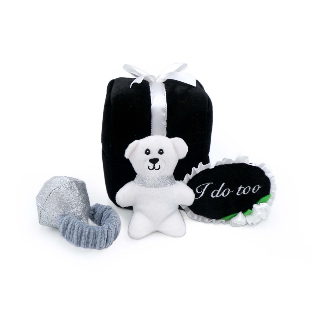 ZippyPaws กล่องแหวนแต่งงาน Zippy Burrow Wedding Ring Box Plush Dog Toy
