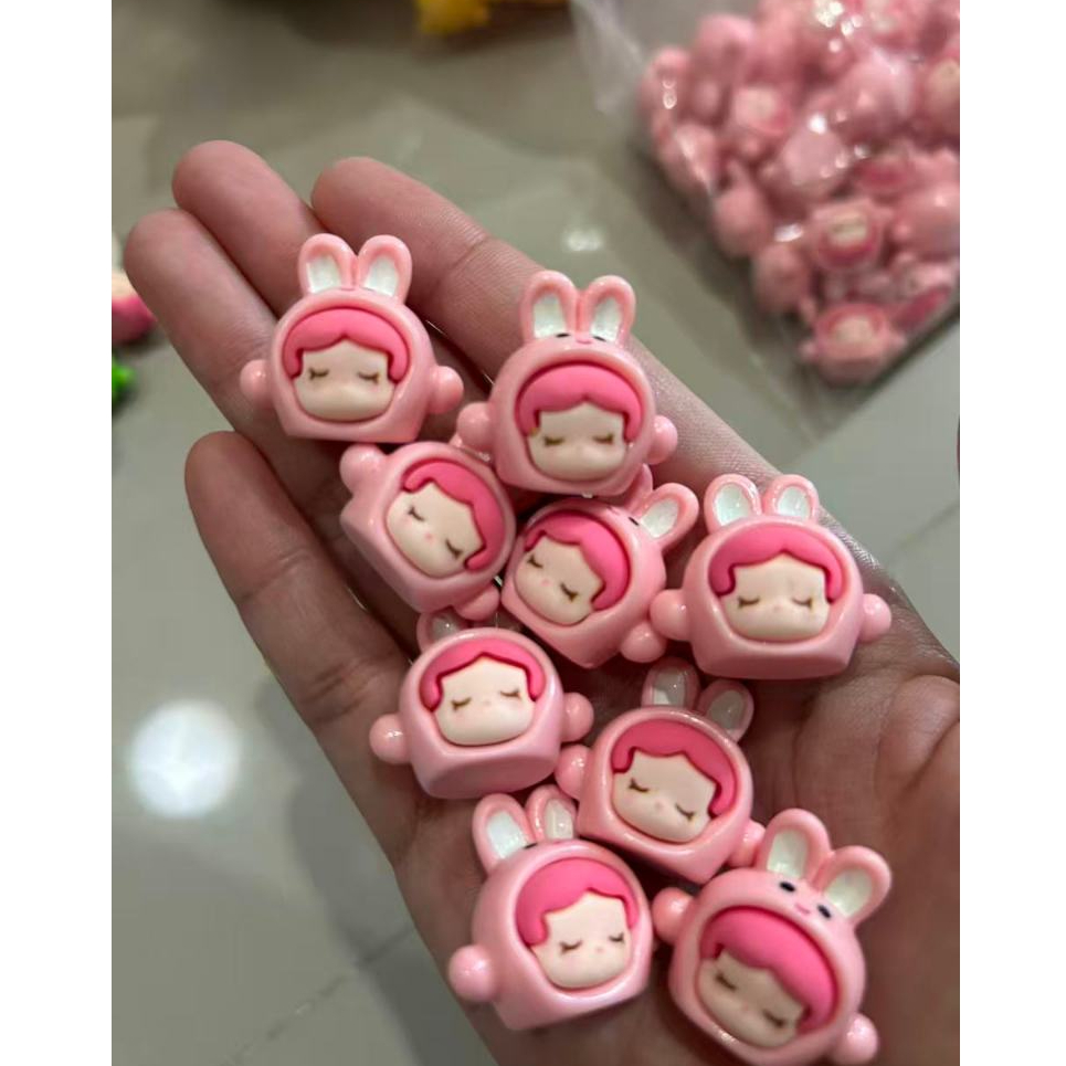 เรซิ่น ทรีD อุปกรณ์ Diy ขนาด 3*3 cm. คละแบบ คละสี เจาะทำเป็นพวงกุญแจ ทำเกมส์ ของใหม่ พร้อมส่งจากไทย