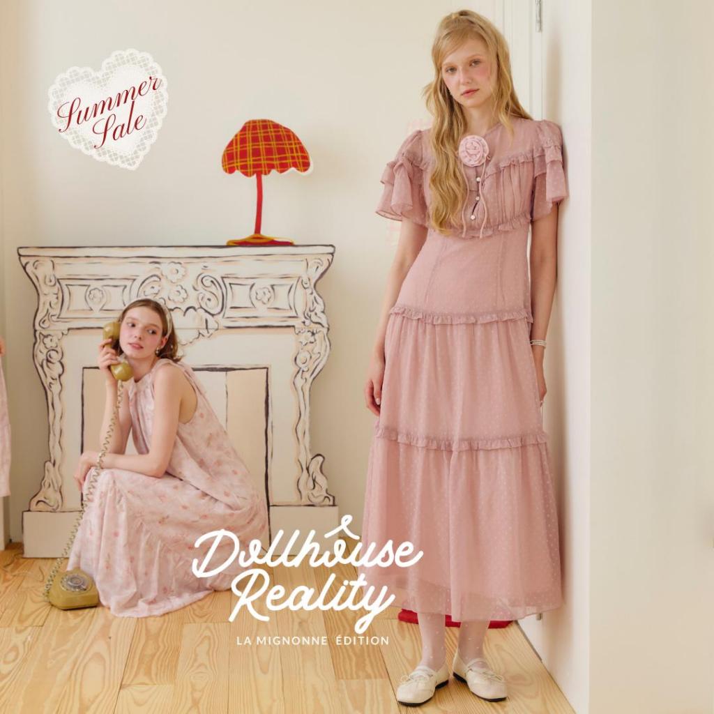 La Mignonne (XS-3XL) Arabella Evelyn Dress เดรสใส่เที่ยว ใส่ออกงาน มาพร้อมดีเทลล์แขนเสื้อแต่งระบายและเข็มกลัดดอกกุหลาบ