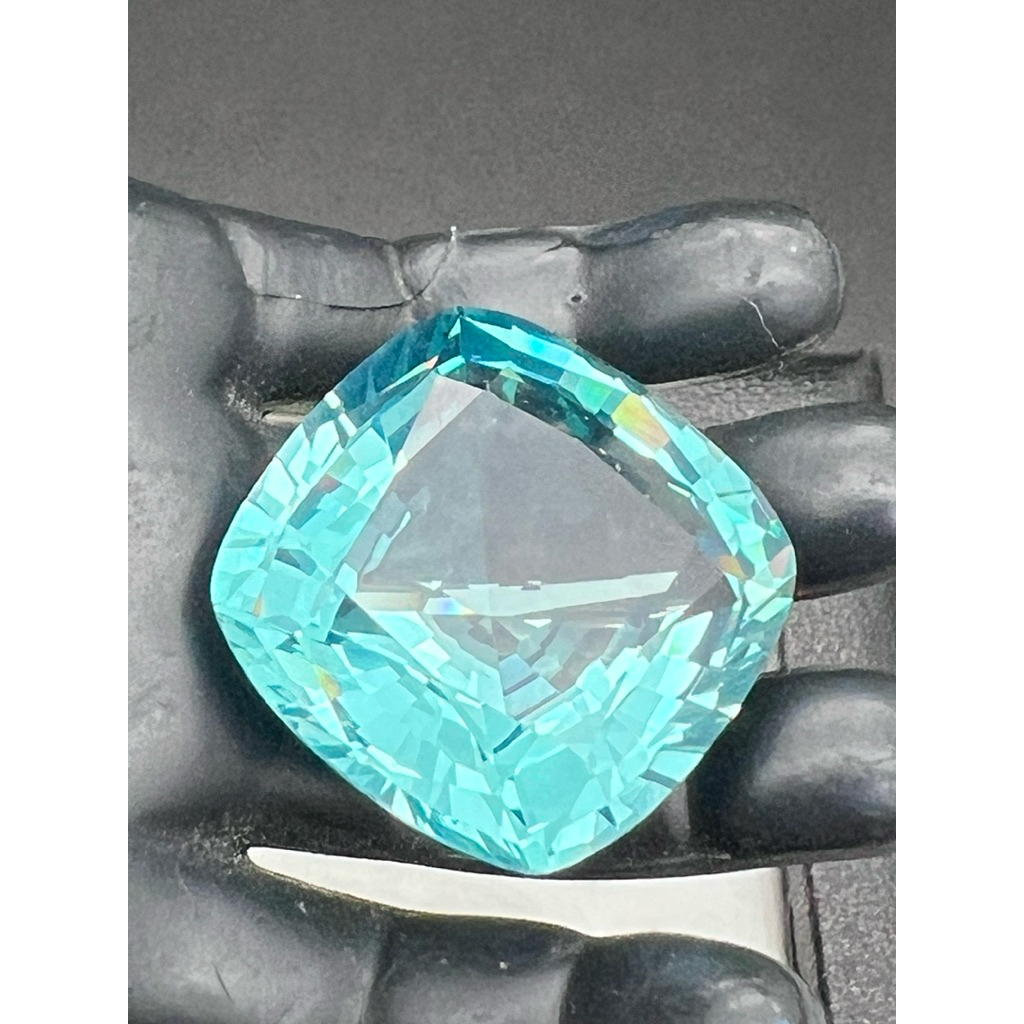 พลอย รูป หยดน้ำ สี บลู 18x18  มม 1 เม็ด ..23 กะรัต carats .พลอย สี GREEN YAG Paraiba ขนาด color gemstone Oval Shape