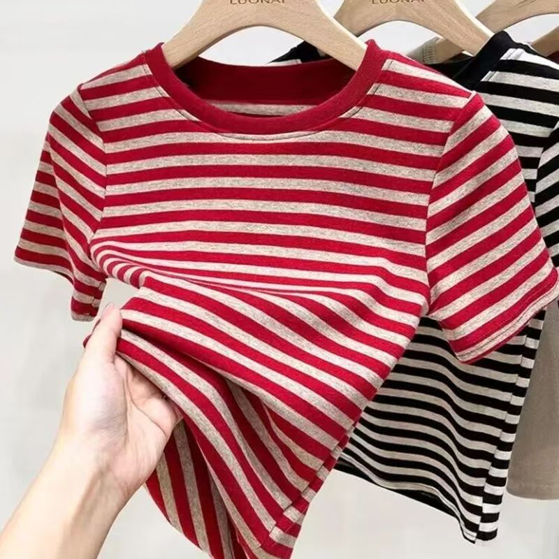 เสื้อยืดสีแดงลายทางสไตล์เกาหลี ผ้าคอตตอนคุณภาพดี ใส่สบายไม่ร้อน เหมาะใส่ทุกวัน