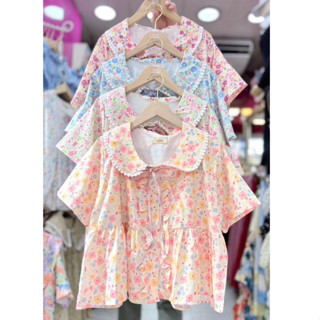 เสื้อปกบัวแต่งปกลูกไม้  ทรงระบายผ้าครัชพิมพ์ลายดอกน่ารักสดใส