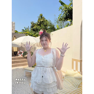 (🎀shopee video & liveมีส่วนลด+ส่งฟรี🎀) เสื้อสายเดี่ยวแต่งลูกไม้จัดเต็ม ผ้าฉลุสีขาวลายริ้ว สวยมาก(38-50)