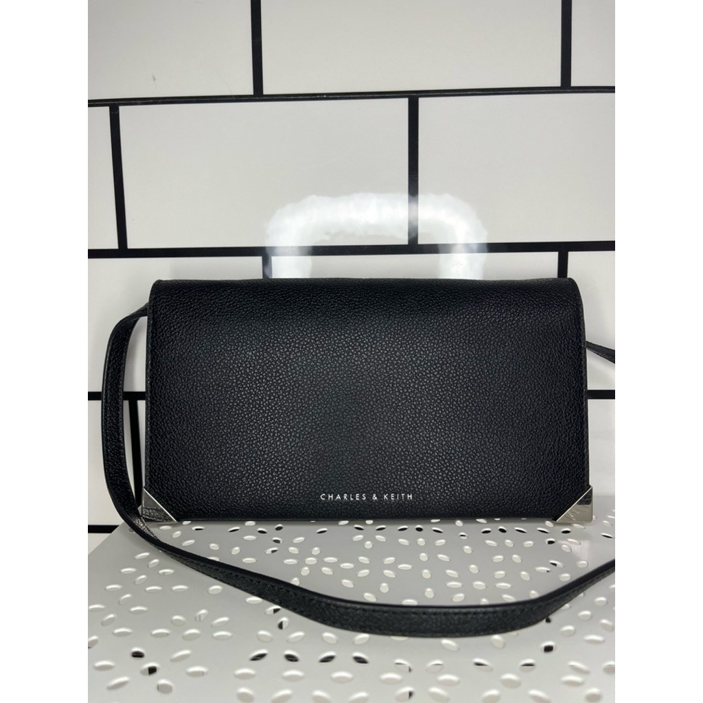 กระเป๋าเงิน CHARLES & KEITH มือสอง
