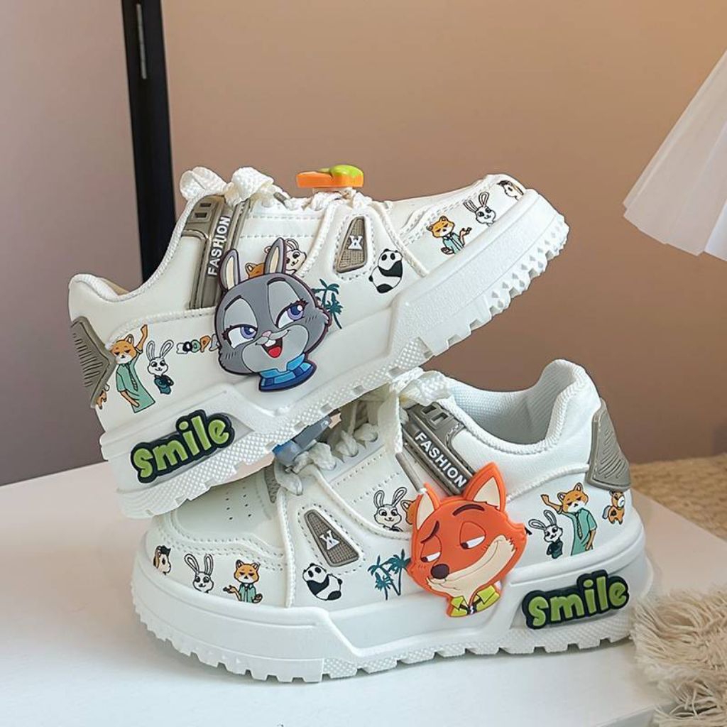 รองเท้าผ้าใบสีขาวแต่งลายzooใส่เที่ยวเดินสบายน้องๆใส่ไปโรงเรียนอนุบาลได้น้าาา