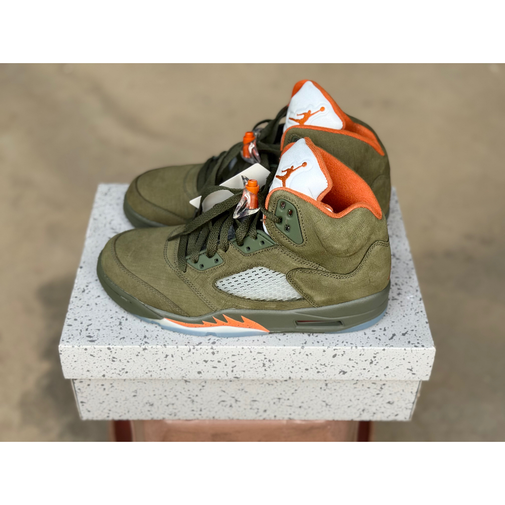 NIKE AIR JORDAN 5 RETRO