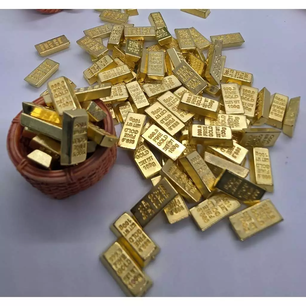 a001แท่งทองพลาสติกแพ็คละ95-100 ชิ้น ของจิ๋วจำลอง