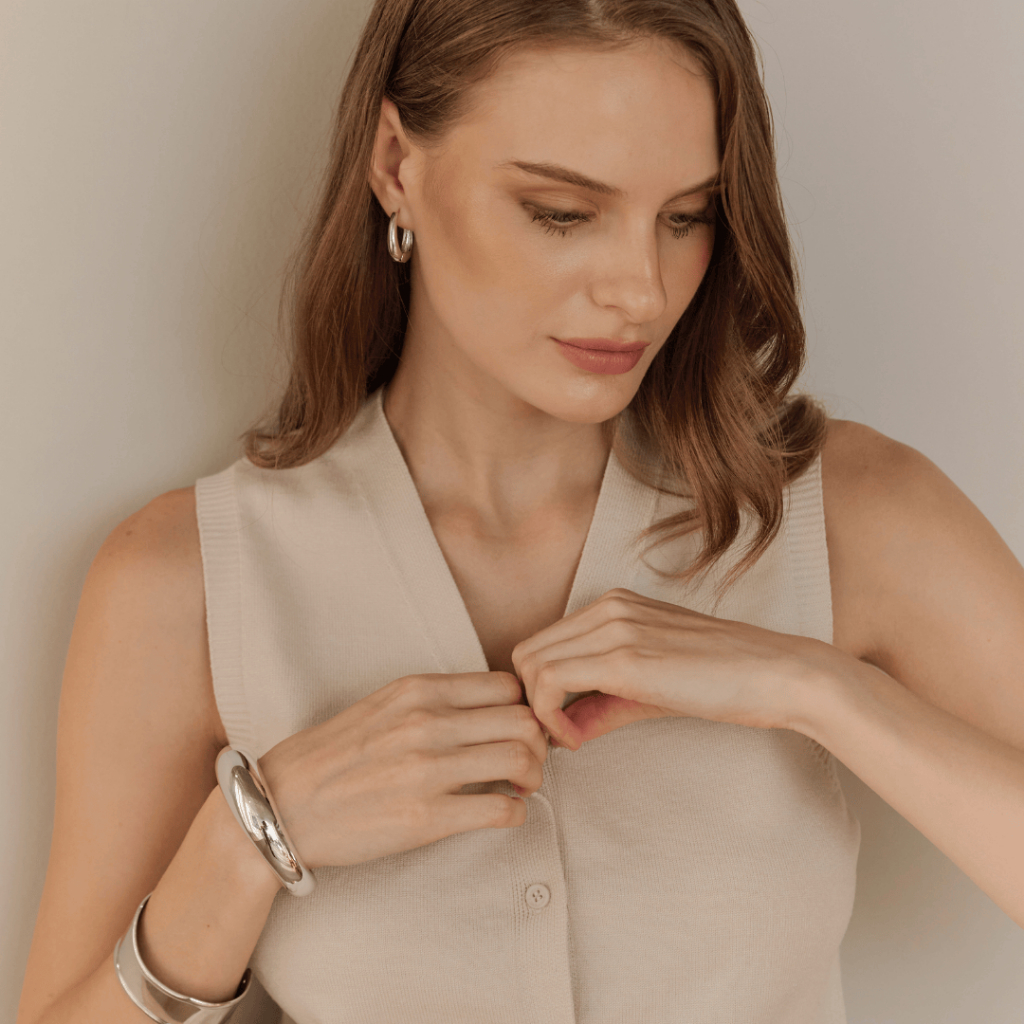 Withit Knit vest with W hardware เสื้อแขนกุดไหมพรมกระดุมหน้า - TPW03779