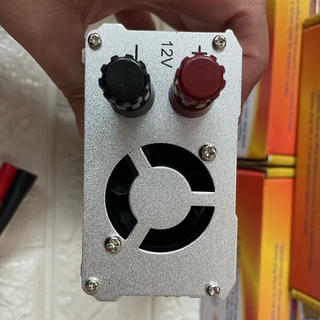 อินเวอร์เตอร์ 220W อินเวอร์เตอร์แปลงไฟเป็น 12V-220V ซึ่งสามารถใช้ในรถยนต์เพื่อใช้งานในครัวเรือนได้