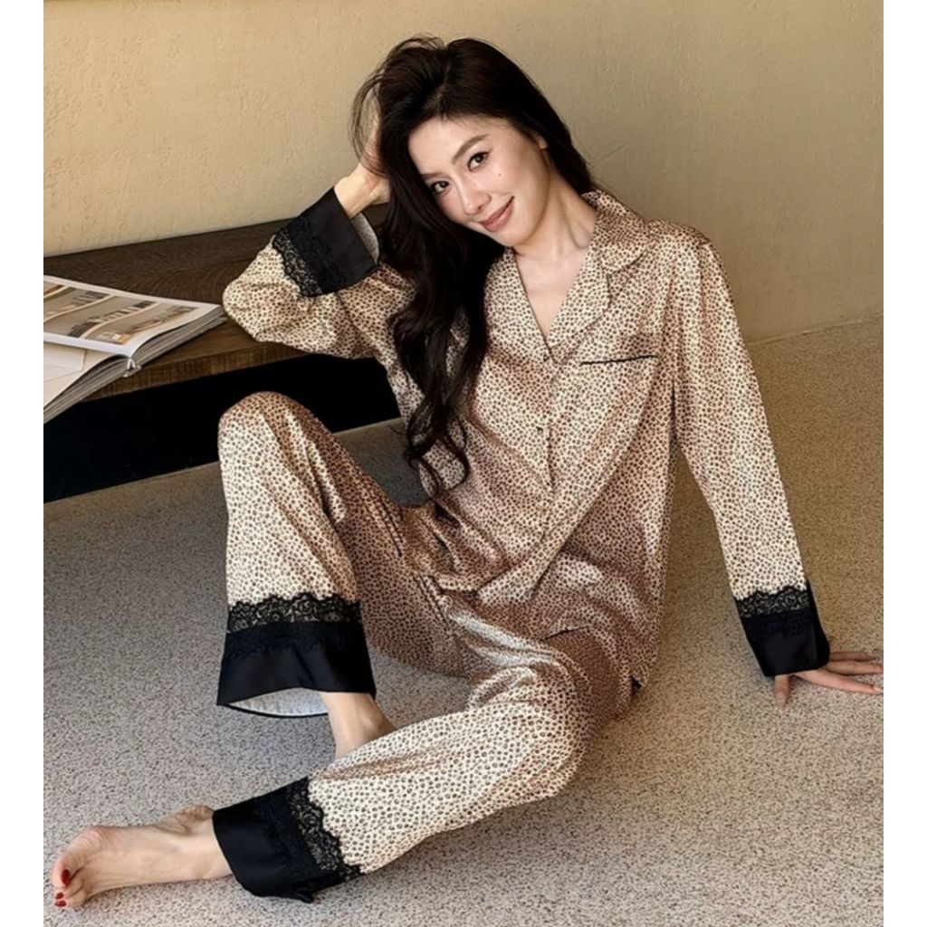 ชุดนอน Leopard Allure Pajamas - Gold (premium silk satin)