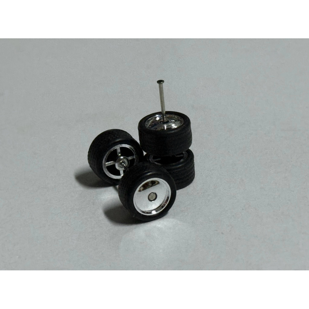 Hot Wheels 1/64 ล้อยาง  ลาย ซี่ โครมเมี่ยม ขนาดรวมยาง ประมาณ  11 มิล