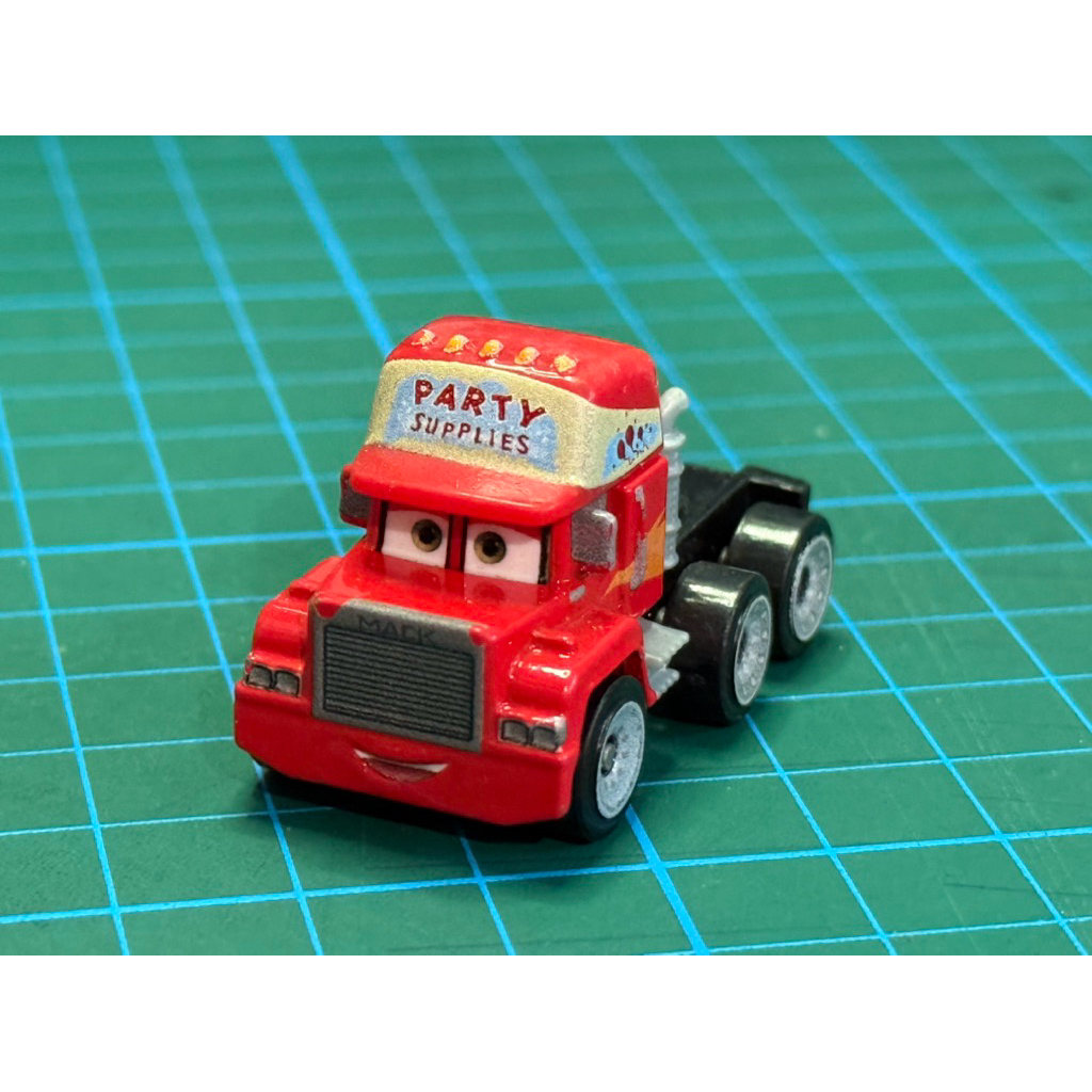 Disney Pixar Cars Mini Racers Mack สภาพ90% มีรอย ถลอกด้านหน้า ทุกคัน
