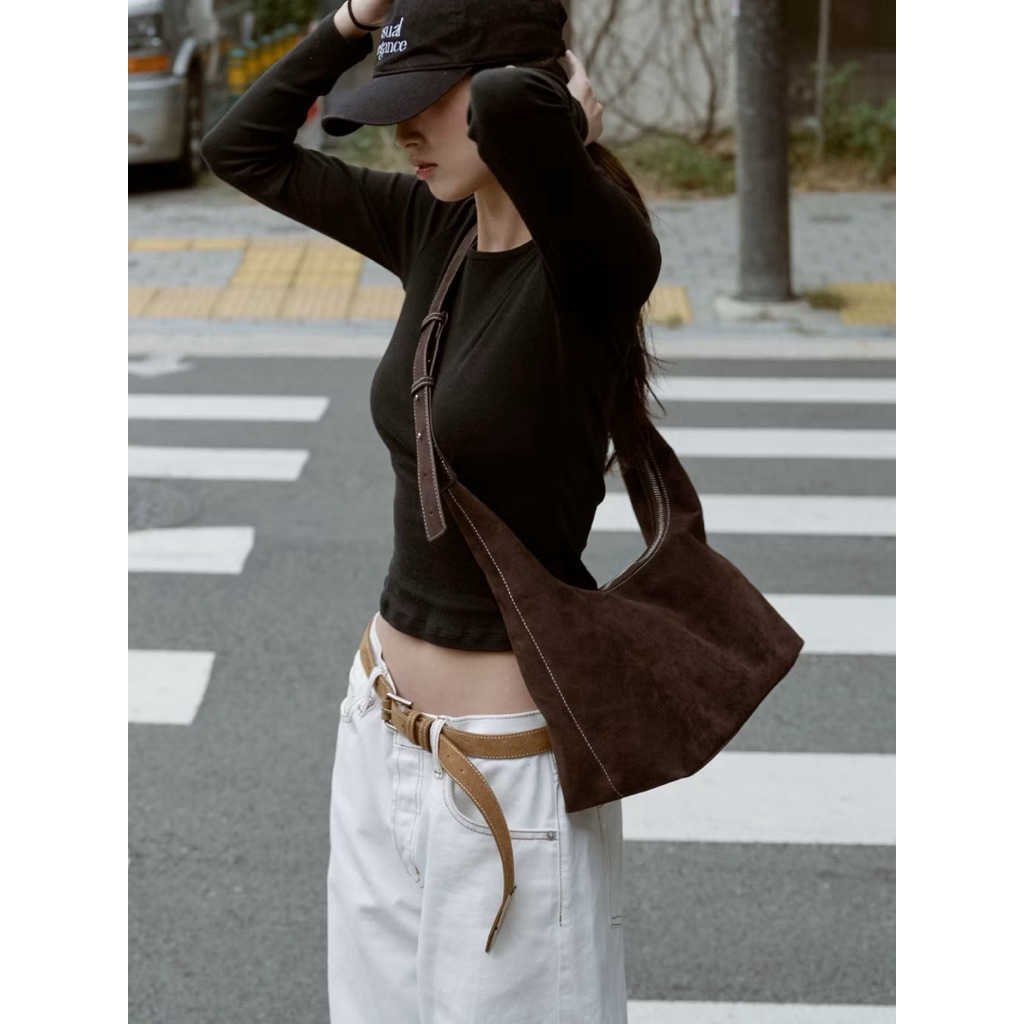 knack.bag - Hobo (L) 2nd : Bag  กระเป๋าสะพาย Dark Brown (สีน้ำตาลเข้มหนังกลับเทีย